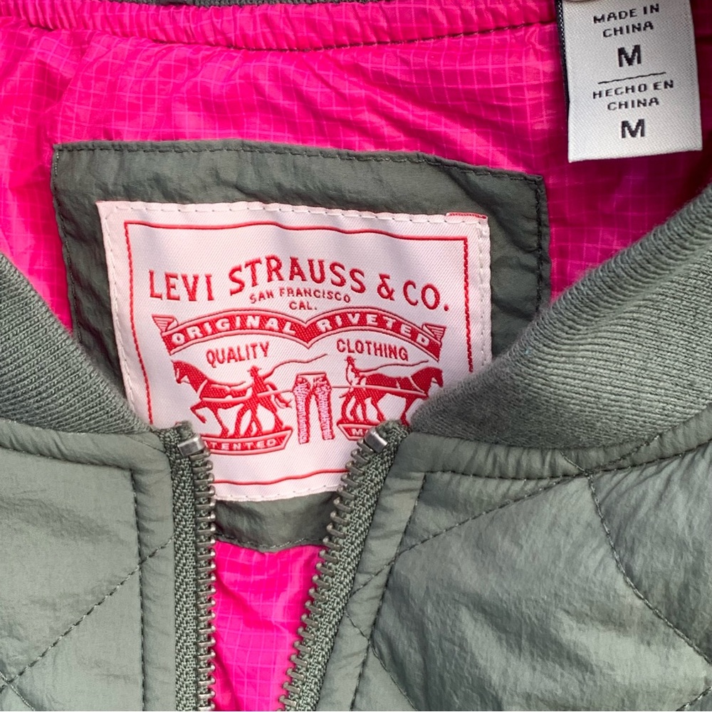 Levi’s Women’s Olive Green Quilted Bomber Jacket Size Medium - Picture 6 of 15
